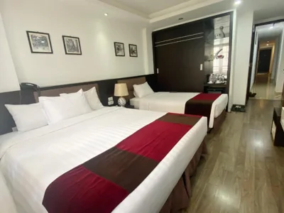 Habitación Triple con vistas a la ciudad — Parklane Central Hanoi Hotel